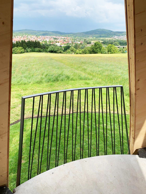 Aussichtsturm Holz-Stahlkonstruktion Gartenschau Remstal 2019, Blick aus dem Fenster